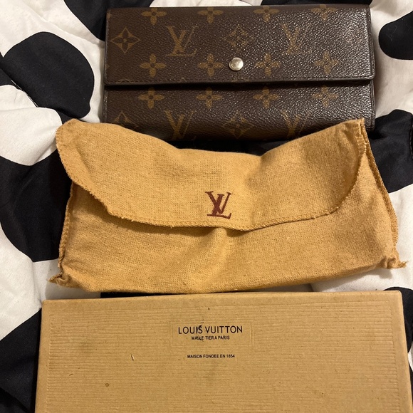 Louis Vuitton Handbags - Louis Vuitton wallet